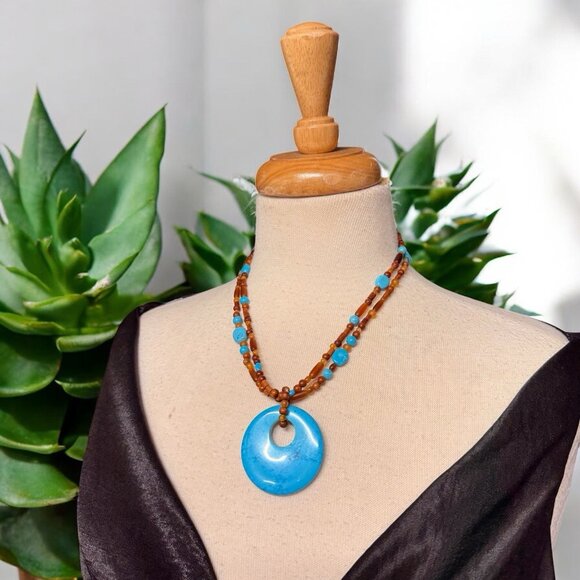Vintage Jewelry - Vintage Dyed Howlite & Wood Bead Necklace Boho Layered Style Round Pendant